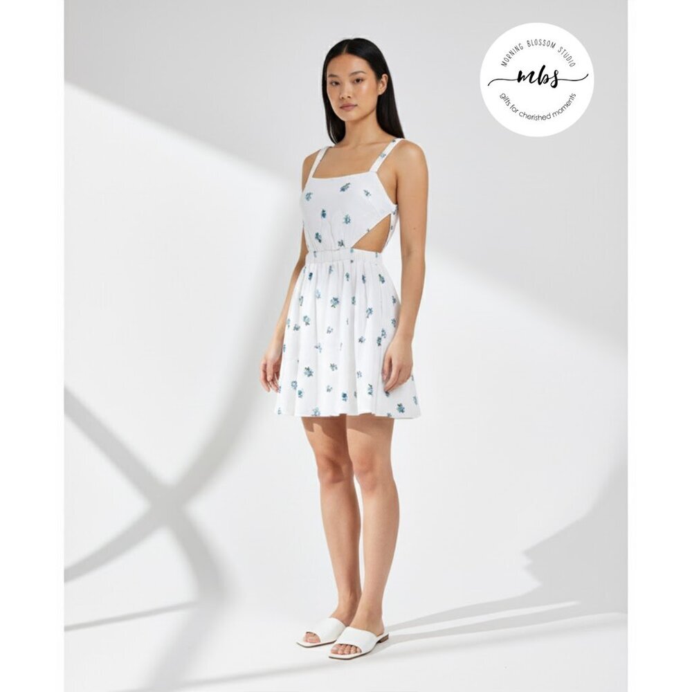 NWOT Sky To Moon Floral Sleeveless Cut Out Lined Mini Dress White Blue Women L